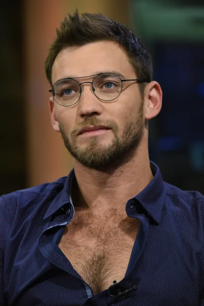 דין מירושניקוב (ראובן קסטרו)