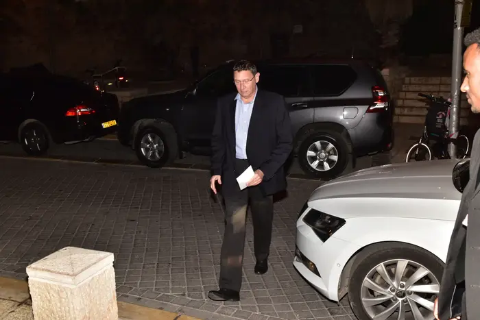 אודי אדם מנכ"ל משרד הביטחון מגיע לחתונת ביתו של הרמטכ"ל רב-אלוף גדי אייזנקוט, 8 במרץ 2018 (ניב אהרונסון) אודי אדם מנכ"ל משרד הביטחון מגיע לחתונת ביתו של הרמטכ"ל רב-אלוף גדי אייזנקוט, 8 במרץ 2018 (ניב אהרונסון)