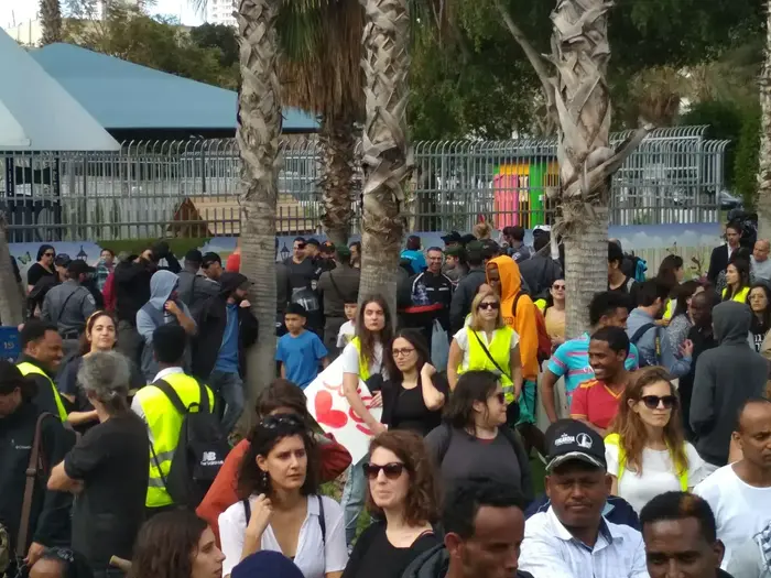 500 משתתפים במחאה נגד גירוש מבקשי מקלט בתל אביב (מערכת וואלה! NEWS , אלעד הוכמן) 500 משתתפים במחאה נגד גירוש מבקשי מקלט בתל אביב (מערכת וואלה! NEWS , אלעד הוכמן)
