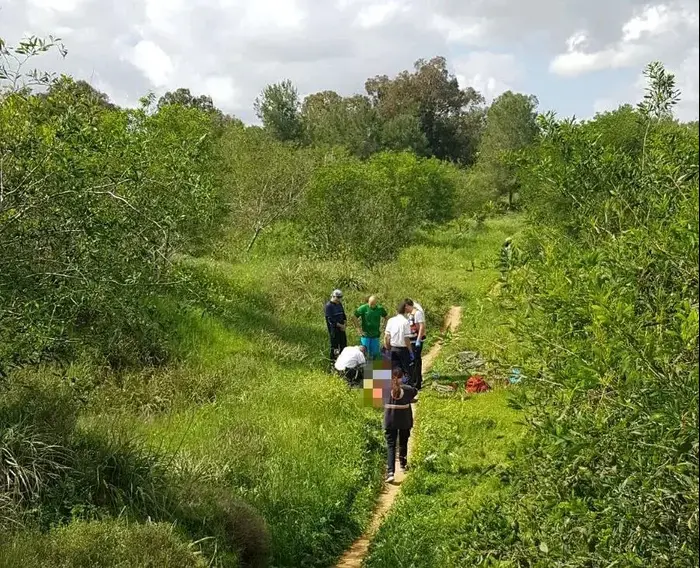 רוכב אופניים בן 65 נהרג לאחר שנפצע ברכיבה ביער ניר משה ליד נתיבות. 10 במרץ 2018 (מד"א , תיעוד מבצעי מד"א) רוכב אופניים בן 65 נהרג לאחר שנפצע ברכיבה ביער ניר משה ליד נתיבות. 10 במרץ 2018 (מד"א , תיעוד מבצעי מד"א)