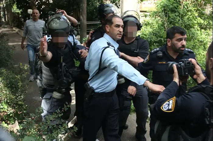 החשוד שפצע את בעלי הבית ברוב החשמונאים אותר ומתבצר באחד הבתים בעיר, חיפה, 12 במרץ 2018 (אדריאן הרבשטיין)