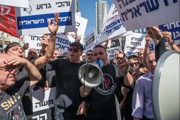 הפגנה של ענף האופנה (יותם רונן) הפגנה של ענף האופנה (יותם רונן)
