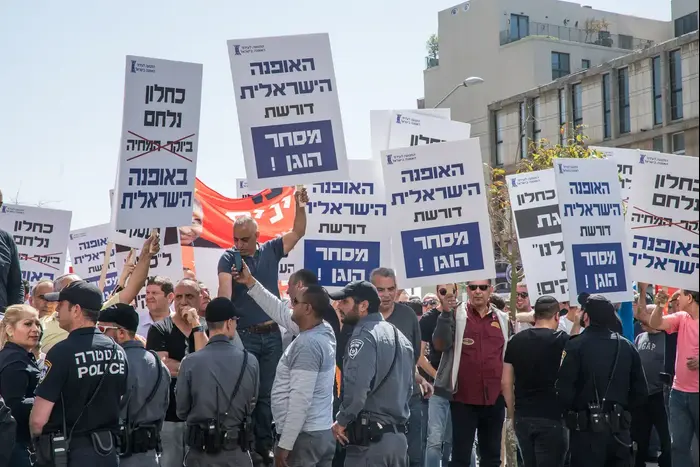 הפגנה של ענף האופנה (יותם רונן) הפגנה של ענף האופנה (יותם רונן)
