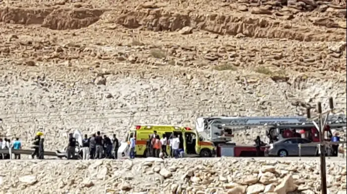 התאונה בים המלח בה נפצעו 7 בני אדם (אתר רשמי , לא ידוע) התאונה בים המלח בה נפצעו 7 בני אדם (אתר רשמי , לא ידוע)