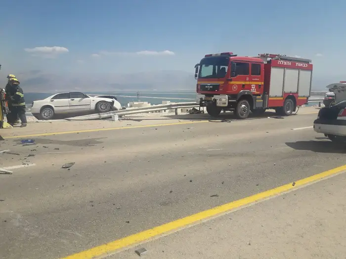התאונה בים המלח בה נפצעו 8 אנשים (כבאות והצלה , כבאות והצלה נגב) התאונה בים המלח בה נפצעו 8 אנשים (כבאות והצלה , כבאות והצלה נגב)