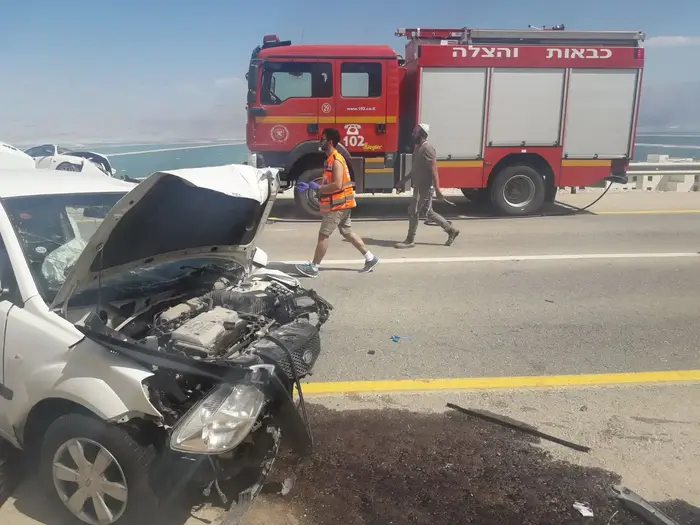 התאונה בים המלח בה נפצעו 8 אנשים (כבאות והצלה , כבאות והצלה נגב) התאונה בים המלח בה נפצעו 8 אנשים (כבאות והצלה , כבאות והצלה נגב)
