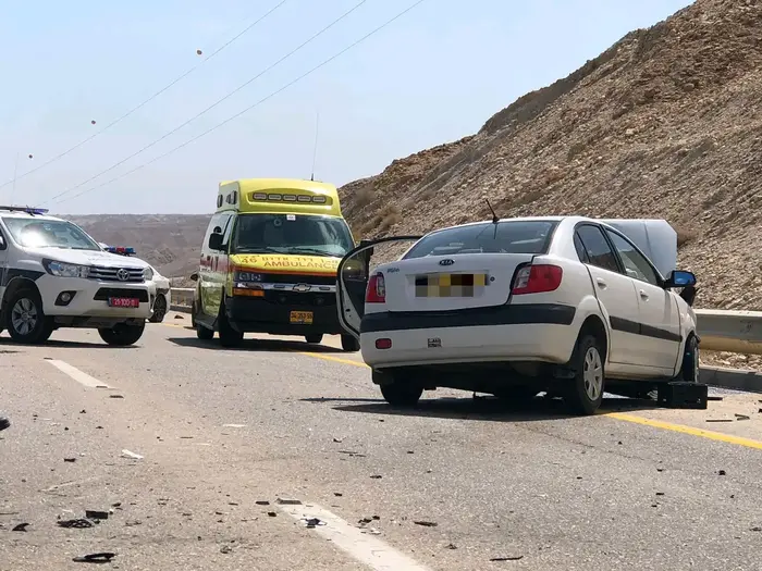 התאונה בים המלח בה נפצעו 8 אנשים (כבאות והצלה , תיעוד מבצעי מד"א) התאונה בים המלח בה נפצעו 8 אנשים (כבאות והצלה , תיעוד מבצעי מד"א)