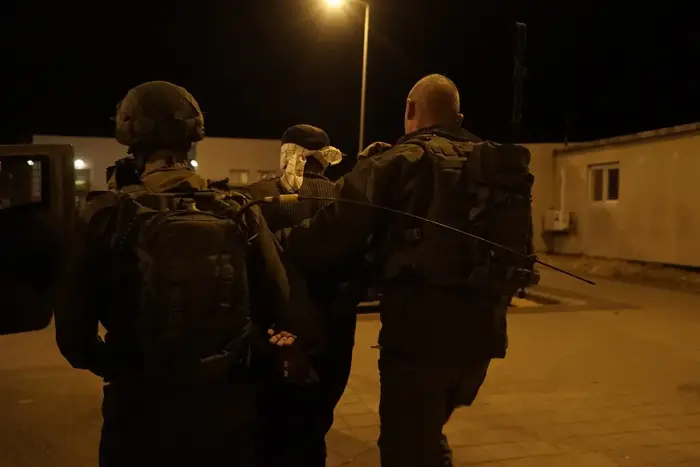 מעצר החשוד בפעילות מבצעית בברטעה אחרי הפיגוע בצפון השומרון ב-17 במרץ 2018 (דובר צה"ל) מעצר החשוד בפעילות מבצעית בברטעה אחרי הפיגוע בצפון השומרון ב-17 במרץ 2018 (דובר צה"ל)
