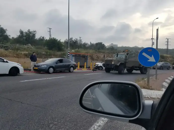 חשוד בגניבת רכב פגע בטרמפיאדה ליד אריאל ונורה - 3 באפריל 2018 (מערכת וואלה! NEWS , קבוצת החדשות) חשוד בגניבת רכב פגע בטרמפיאדה ליד אריאל ונורה - 3 באפריל 2018 (מערכת וואלה! NEWS , קבוצת החדשות)