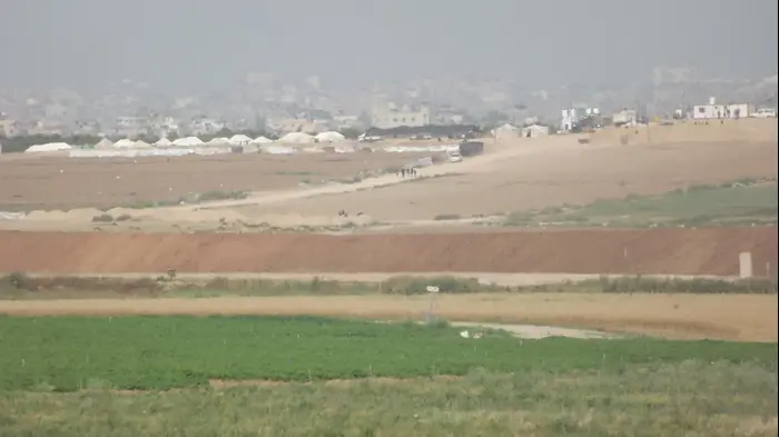 עבודות הקמת המכשול התת-קרקעי בגבול רצועת עזה, 5 באפריל 2018 (אמיר בוחבוט ) עבודות הקמת המכשול התת-קרקעי בגבול רצועת עזה, 5 באפריל 2018 (אמיר בוחבוט )