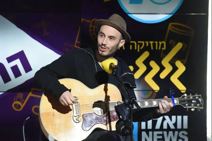 נתן גושן משדר גלגלצ (ראובן קסטרו) נתן גושן משדר גלגלצ (ראובן קסטרו)