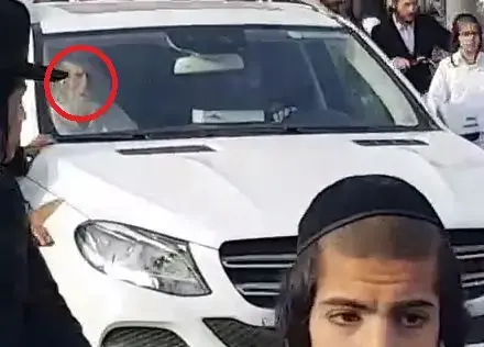 אליעזר ברלנד במהלך נסיעת שיירתו בירושלים בערב חג שני של פסח, 5 באפריל 2018 (צילום מסך) אליעזר ברלנד במהלך נסיעת שיירתו בירושלים בערב חג שני של פסח, 5 באפריל 2018 (צילום מסך)