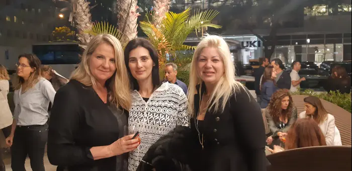 שירי שניידר הילה ישראלביץ, אורלי רובינזון (יח"צ , רונית מטיאס)