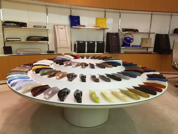 ביקור במפעלי בנטלי, 2019 (אתר יצרן , יואל שוורץ, יצרן)