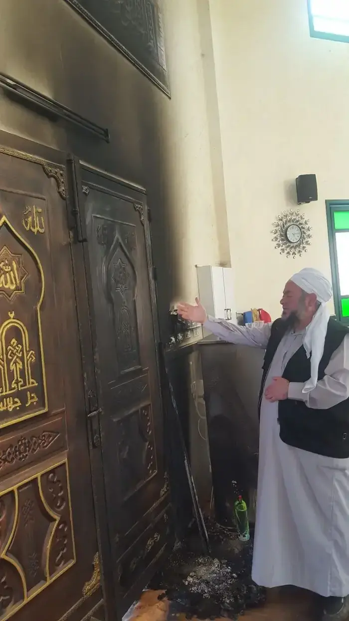 כתובות תג מחיר רוססו על מסגד בעקרבה (מערכת וואלה! NEWS , זכריה סדה)