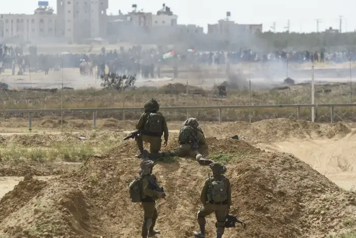 כוחות צה"ל בעימותים עם פלסטינים בגבול רצועת עזה. 13 באפריל 2018 (ראובן קסטרו) כוחות צה"ל בעימותים עם פלסטינים בגבול רצועת עזה. 13 באפריל 2018 (ראובן קסטרו)