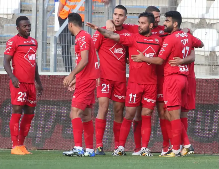 שחקני הפועל רעננה חוגגים (סוכנות ג'יני) שחקני הפועל רעננה חוגגים (סוכנות ג'יני)