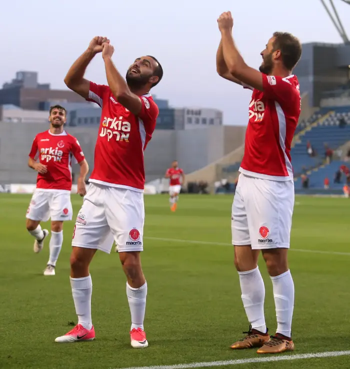 שחר הירש, הפועל תל אביב חוגג עם דור חוגי (קובי אליהו)
