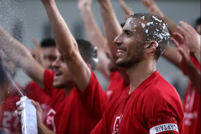 אביחי ידין שחקן הפועל תל אביב חוגג עלייה (קובי אליהו)