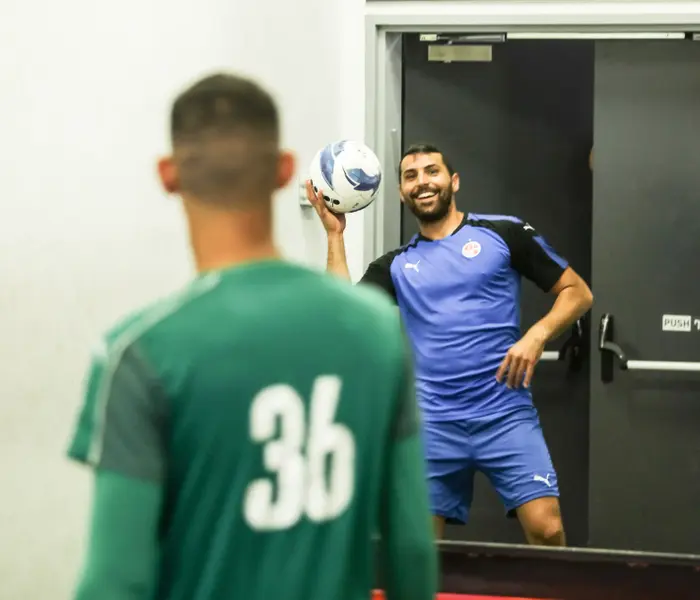 שיר צדק חוזר להתאמן במדי הפועל באר שבע, יחד עם חאתם עבד אלחמיד (מערכת וואלה! NEWS , אסף חיימוביץ') שיר צדק חוזר להתאמן במדי הפועל באר שבע, יחד עם חאתם עבד אלחמיד (מערכת וואלה! NEWS , אסף חיימוביץ')