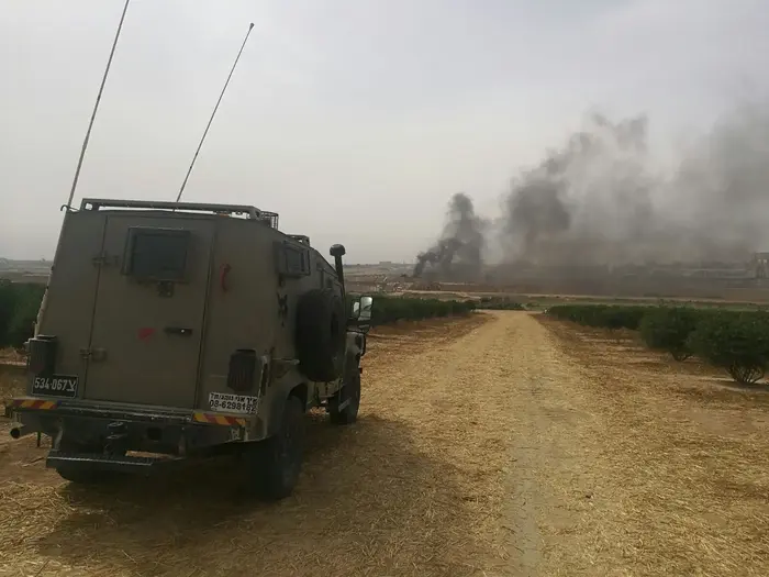 צה"ל הציב מרכיבי מיגון ללוחמים מול מוקדי ההפגנות גבול רצועת עזה (אמיר בוחבוט) צה"ל הציב מרכיבי מיגון ללוחמים מול מוקדי ההפגנות גבול רצועת עזה (אמיר בוחבוט)