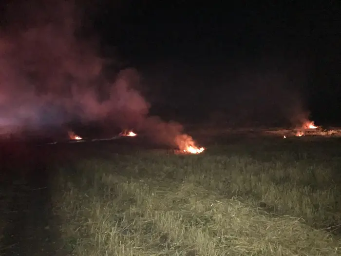 הצתת השדה אמש, בעמק יזרעאל 23 באפריל 2018 (מערכת וואלה! NEWS , -) הצתת השדה אמש, בעמק יזרעאל 23 באפריל 2018 (מערכת וואלה! NEWS , -)