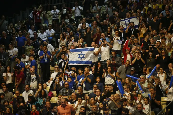 אוהדים צופים באליפות העולם בג'ודו, תל אביב (מגד גוזני) אוהדים צופים באליפות העולם בג'ודו, תל אביב (מגד גוזני)