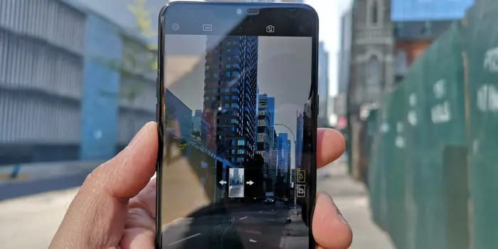 צילום של ה-G7, מכשיר הדגל של LG (מערכת וואלה! NEWS , אלי חבוש) צילום של ה-G7, מכשיר הדגל של LG (מערכת וואלה! NEWS , אלי חבוש)