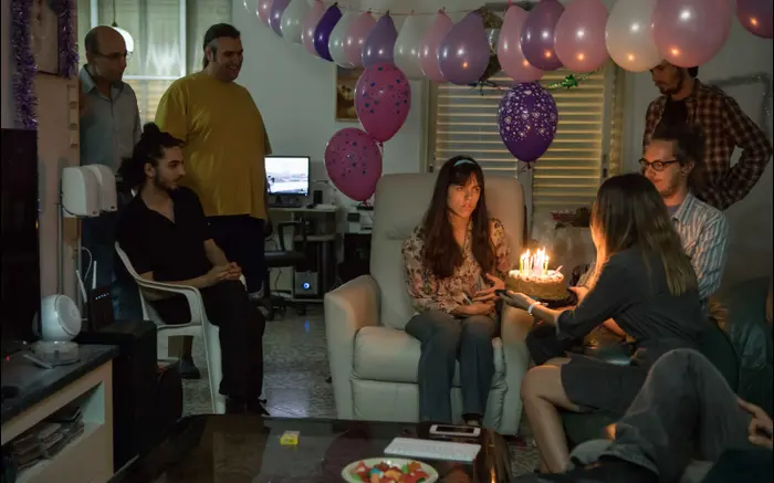 על הספקטרום (יח"צ , ורד אדיר) על הספקטרום (יח"צ , ורד אדיר)