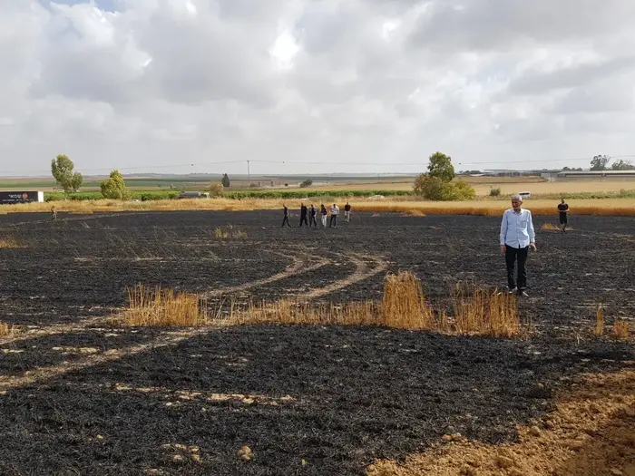 שריפה בניר עם 7 במאי 2018 (מערכת וואלה! NEWS , אלעד שניר. שער הנגב) שריפה בניר עם 7 במאי 2018 (מערכת וואלה! NEWS , אלעד שניר. שער הנגב)