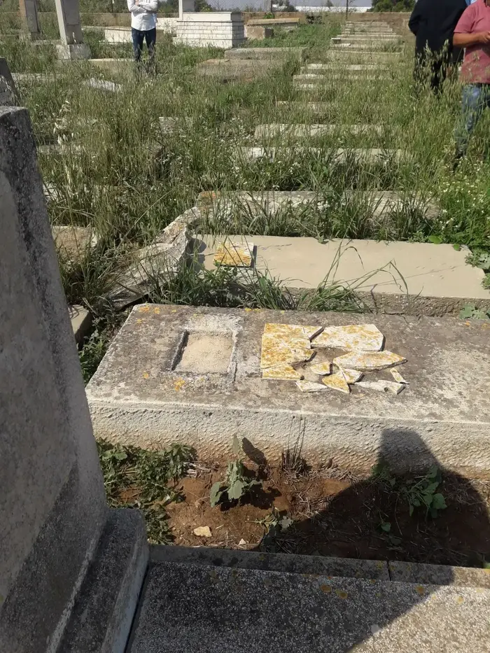 מצבות נטושות ועזובות בבית העלמין בכרכור, 30 באפריל 2018 (מערכת וואלה! NEWS , יואב איתיאל) מצבות נטושות ועזובות בבית העלמין בכרכור, 30 באפריל 2018 (מערכת וואלה! NEWS , יואב איתיאל)