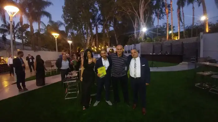 אלאור אזריה מלווה בבני משפחתו הגיעו לחתונת אחיו אדיר בחצר נצר, נצר סירני (מערכת וואלה! NEWS , מומו קארוויאן) אלאור אזריה מלווה בבני משפחתו הגיעו לחתונת אחיו אדיר בחצר נצר, נצר סירני (מערכת וואלה! NEWS , מומו קארוויאן)