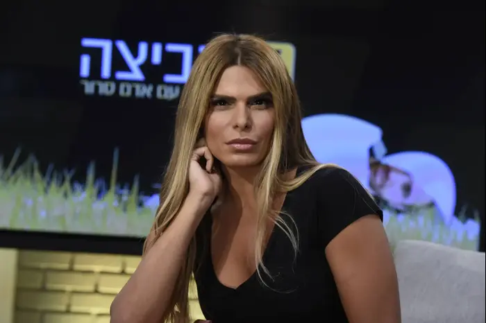 בל אגם (ראובן קסטרו)