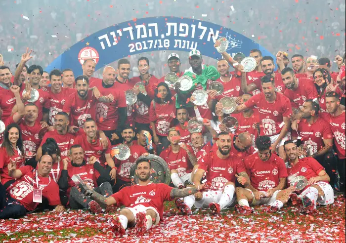 הפועל באר שבע חוגגת אליפות (ברני ארדוב) הפועל באר שבע חוגגת אליפות (ברני ארדוב)