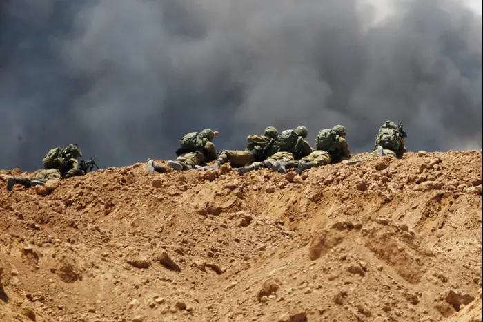 כוחות צה"ל ליד גבול רצועת עזה, 14 במאי 218 (רויטרס)