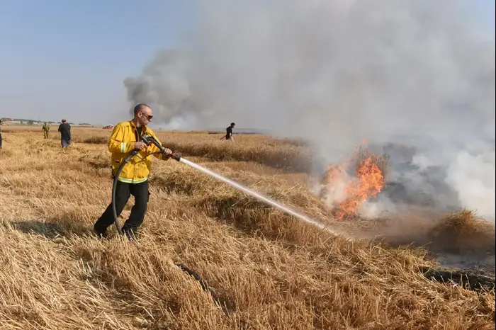 שריפה בנחל עוז, 15 במאי 2018 (ראובן קסטרו) שריפה בנחל עוז, 15 במאי 2018 (ראובן קסטרו)