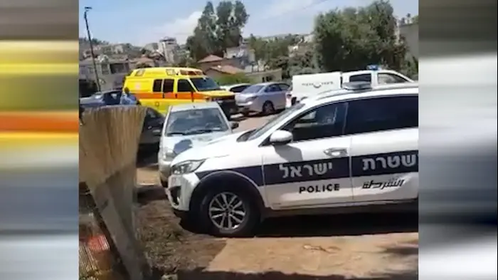 חשד לרצח בטבריה- שתי נשים, בנות 25 ו-50, ככל הנראה אם ובת, נדקרו למוות בשכונת רבי עקיבא (אתר רשמי) חשד לרצח בטבריה- שתי נשים, בנות 25 ו-50, ככל הנראה אם ובת, נדקרו למוות בשכונת רבי עקיבא (אתר רשמי)