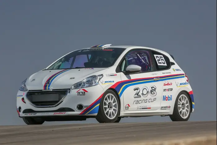נהיגה ראשונה בפיג'ו 208 CUP (יח"צ , רונן טופלברג)