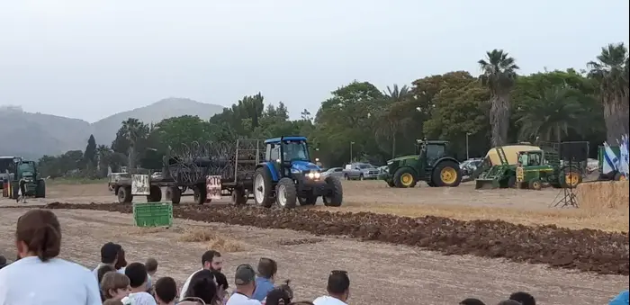 חקלאים בקיבוץ מזרע מציגים את נזקי הפשיעה החקלאית בערב שבועות, 19 במאי 2018 (מערכת וואלה! NEWS) חקלאים בקיבוץ מזרע מציגים את נזקי הפשיעה החקלאית בערב שבועות, 19 במאי 2018 (מערכת וואלה! NEWS)