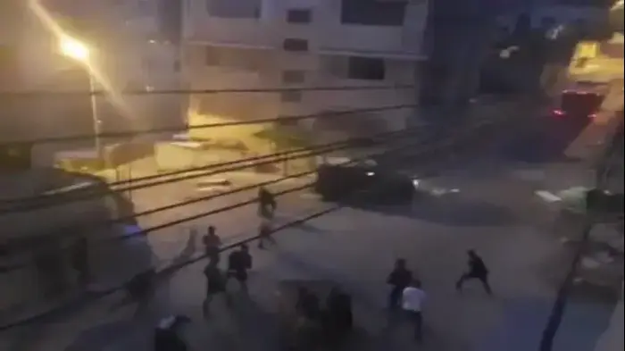 לוחמי דובדבן ברמאללה חייל נפצע בפעילות מבצעית ה-24 במאי 2018 (מערכת וואלה! NEWS , צילום מסך) לוחמי דובדבן ברמאללה חייל נפצע בפעילות מבצעית ה-24 במאי 2018 (מערכת וואלה! NEWS , צילום מסך)