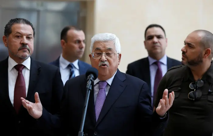 יו"ר הרשות אבו מאזן משתחרר מבית החולים ברמאללה, 28 במאי 2018 (רויטרס) יו"ר הרשות אבו מאזן משתחרר מבית החולים ברמאללה, 28 במאי 2018 (רויטרס)