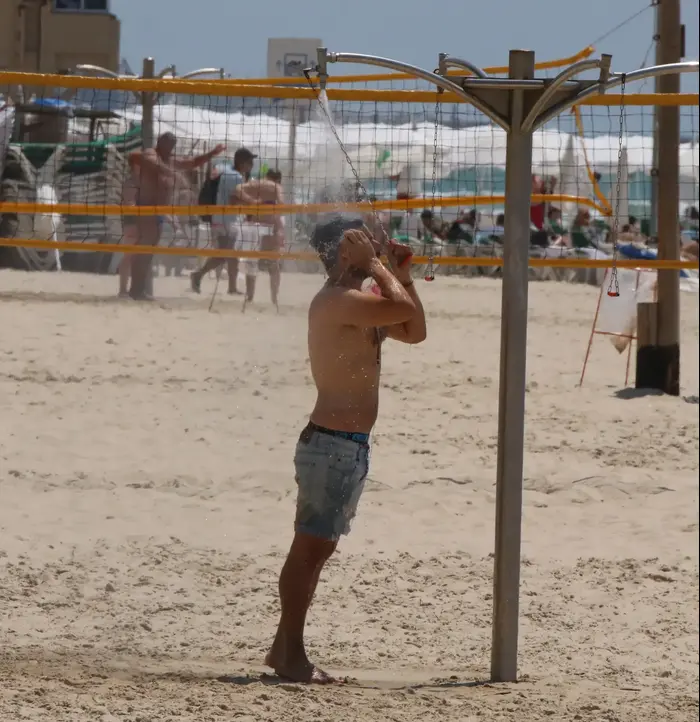 רותם כהן בים (ניר פקין) רותם כהן בים (ניר פקין)