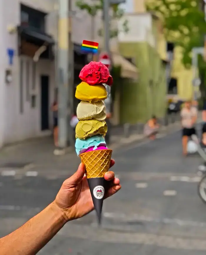 גלידה בצבעי דגל הגאווה (יח"צ , יניר תדמור) גלידה בצבעי דגל הגאווה (יח"צ , יניר תדמור)
