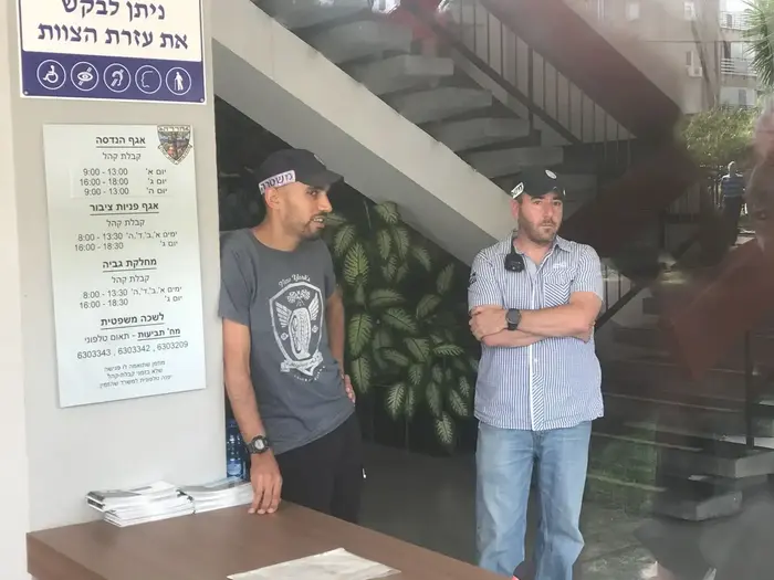 בניין העירייה בשרון בו נעצרו בכירים בשחיתות (מערכת וואלה! NEWS , יואב איתיאל) בניין העירייה בשרון בו נעצרו בכירים בשחיתות (מערכת וואלה! NEWS , יואב איתיאל)