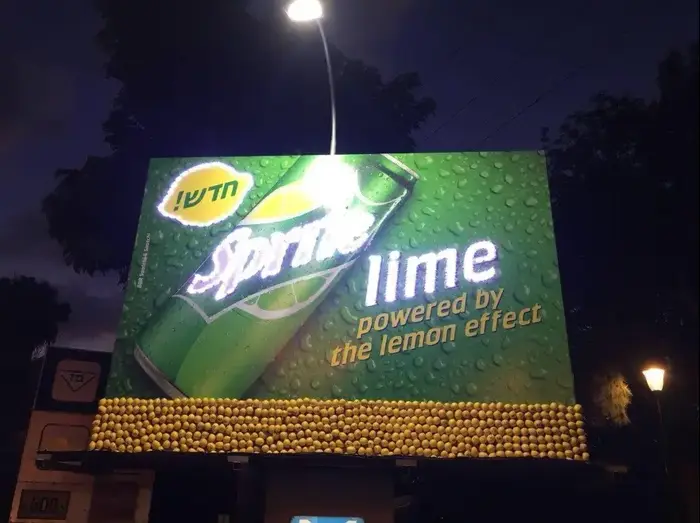 שלט של קוקה קולה וספרייט מופעל לימונים (יח"צ) שלט של קוקה קולה וספרייט מופעל לימונים (יח"צ)