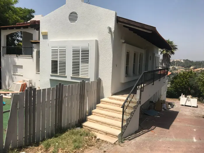 הוסטל למכורים לסמים בזכרון יעקב (מערכת וואלה! NEWS , יואב איתיאל)