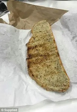 ארוחת הבוקר המאכזבת בעולם (צילום מסך) ארוחת הבוקר המאכזבת בעולם (צילום מסך)