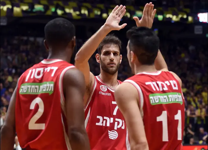 שחקני הפועל ירושלים סטראטוס פרפרוגלו, ג'רום דייסון, בר טימור (ברני ארדוב) שחקני הפועל ירושלים סטראטוס פרפרוגלו, ג'רום דייסון, בר טימור (ברני ארדוב)