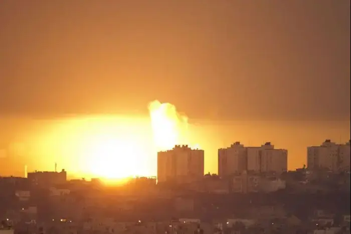 חמאס שיגר רקטות לישראל; צה"ל תקף עשרות יעדים בעזה (מערכת וואלה! NEWS) חמאס שיגר רקטות לישראל; צה"ל תקף עשרות יעדים בעזה (מערכת וואלה! NEWS)