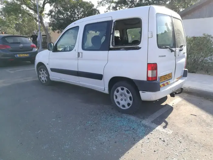 נזקים שנגרמו בעקבות נפילת רקטה בקיבוץ סופה, 20 ביוני 2018 (שי מכלוף) נזקים שנגרמו בעקבות נפילת רקטה בקיבוץ סופה, 20 ביוני 2018 (שי מכלוף)